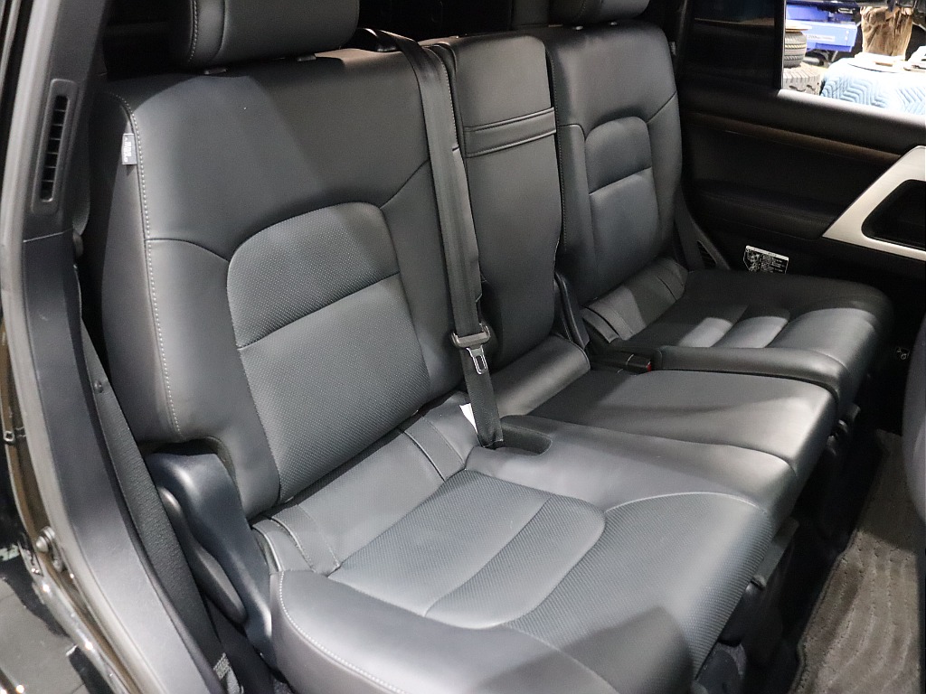 ２列目本革シート！