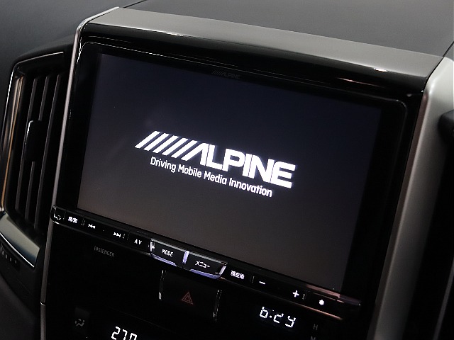 ALPINE９インチナビ装備！