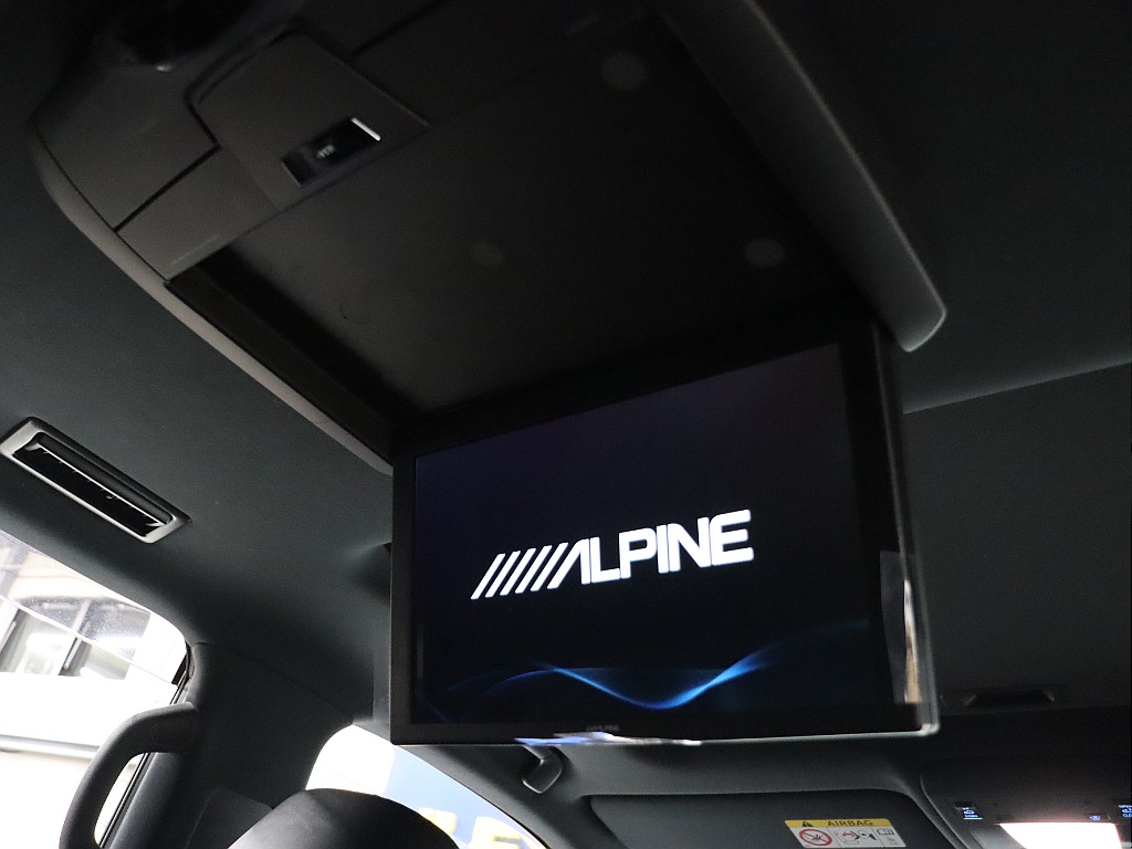 新品フリップダウンモニター装備！