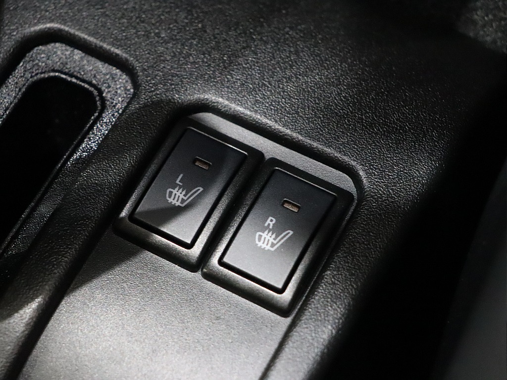 シートヒーター標準装備！