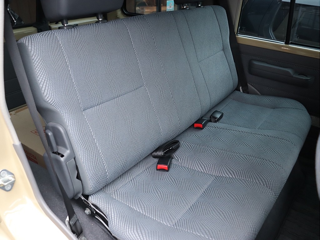 ベンチタイプのセカンドシート！