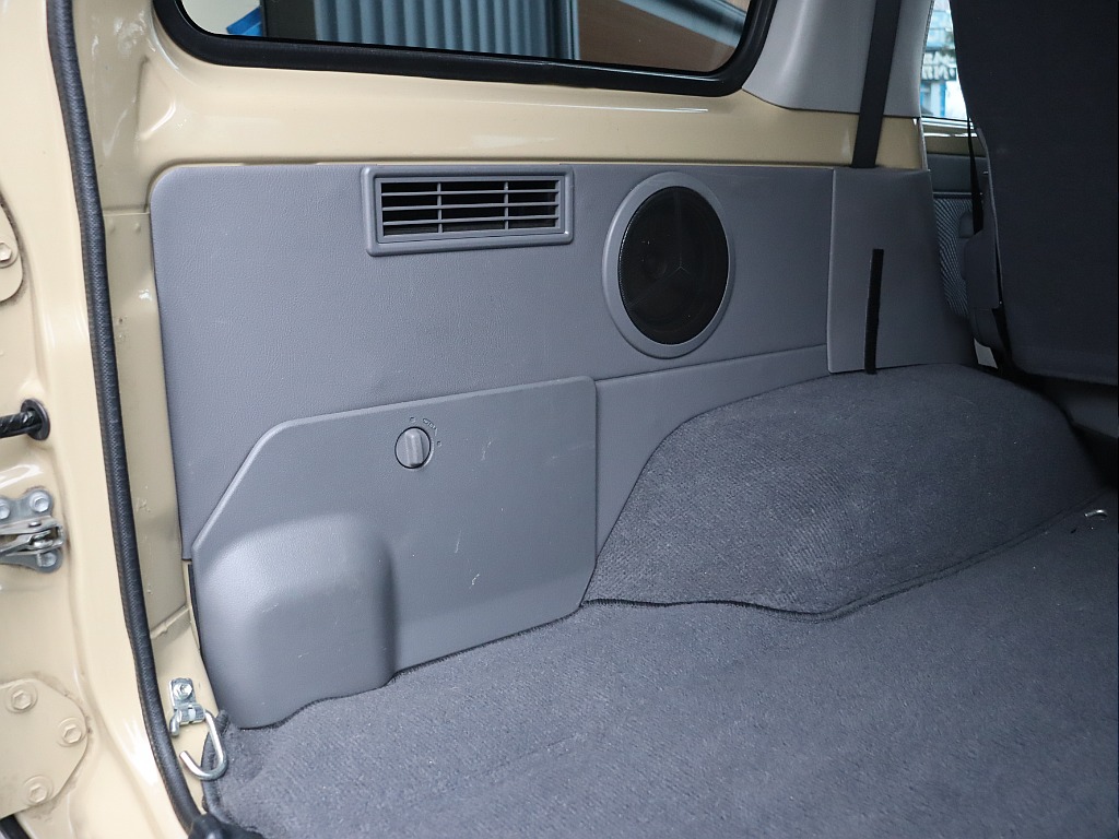 ラゲッジ内張りは大きな擦り傷等見受けられません！