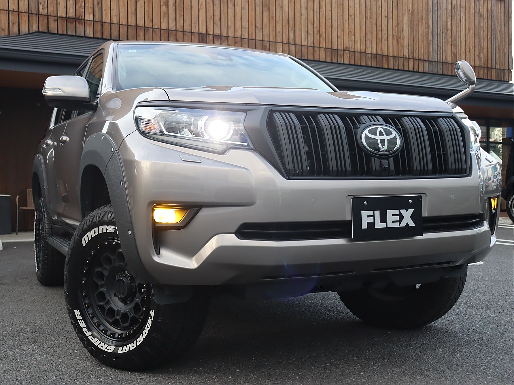 フォグランプはイエロー×ホワイトのバイカラーになっています♪