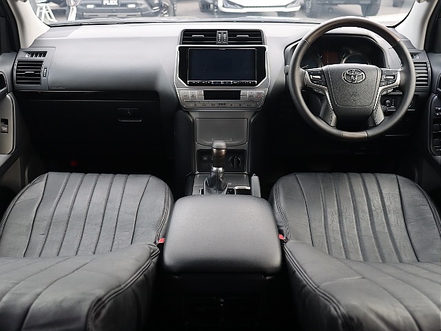 高級感溢れるインパネ周り！