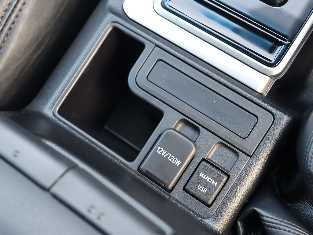 12VシガーソケットとHDMIポート付き！