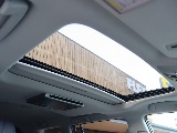 メーカーオプションのサンルーフ装備済み！