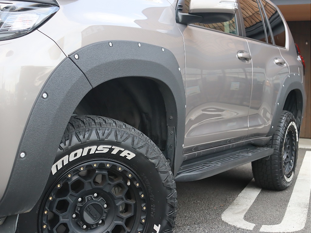社外オーバーフェンダー装着！