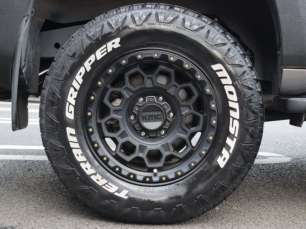 人気のホワイトレタータイヤ！