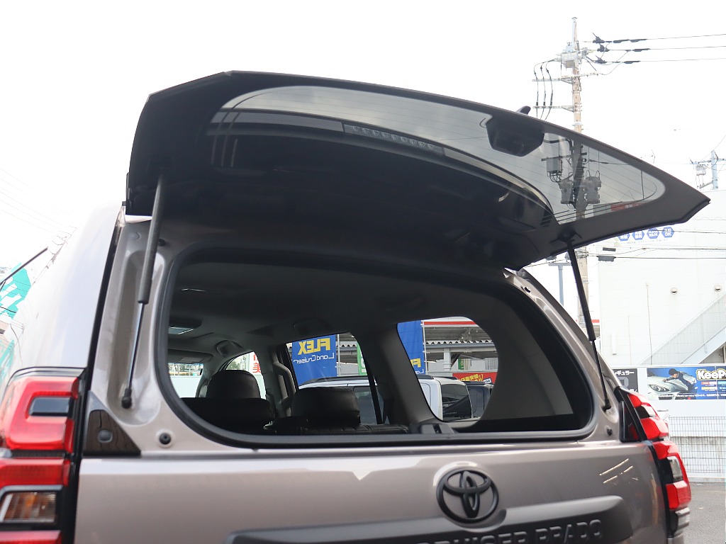 リアハッチガラス開閉可能ですよ！