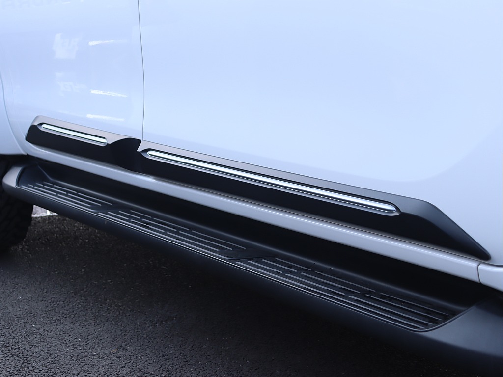 GRサイドモール装備で迫力もバッチリ☆