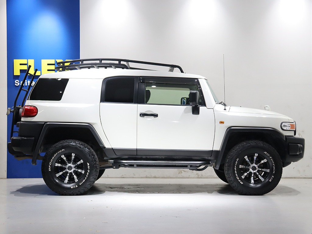 サイドステップ付きで乗り降り楽チン♪