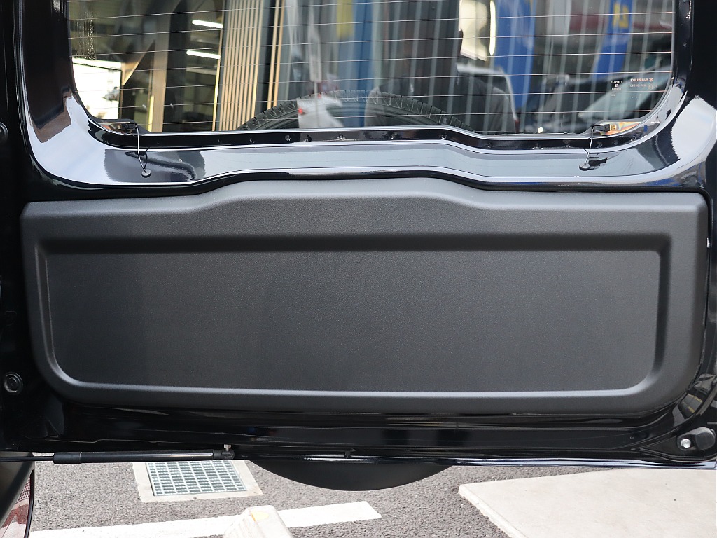 リアゲート内張り！