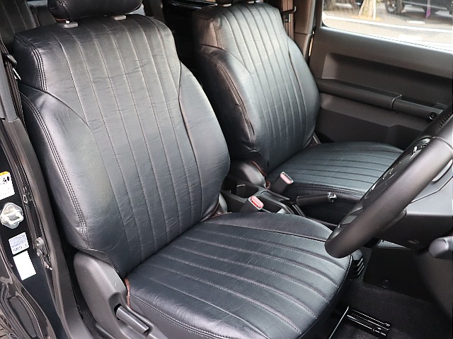 新品ブラックシートカバー装着！