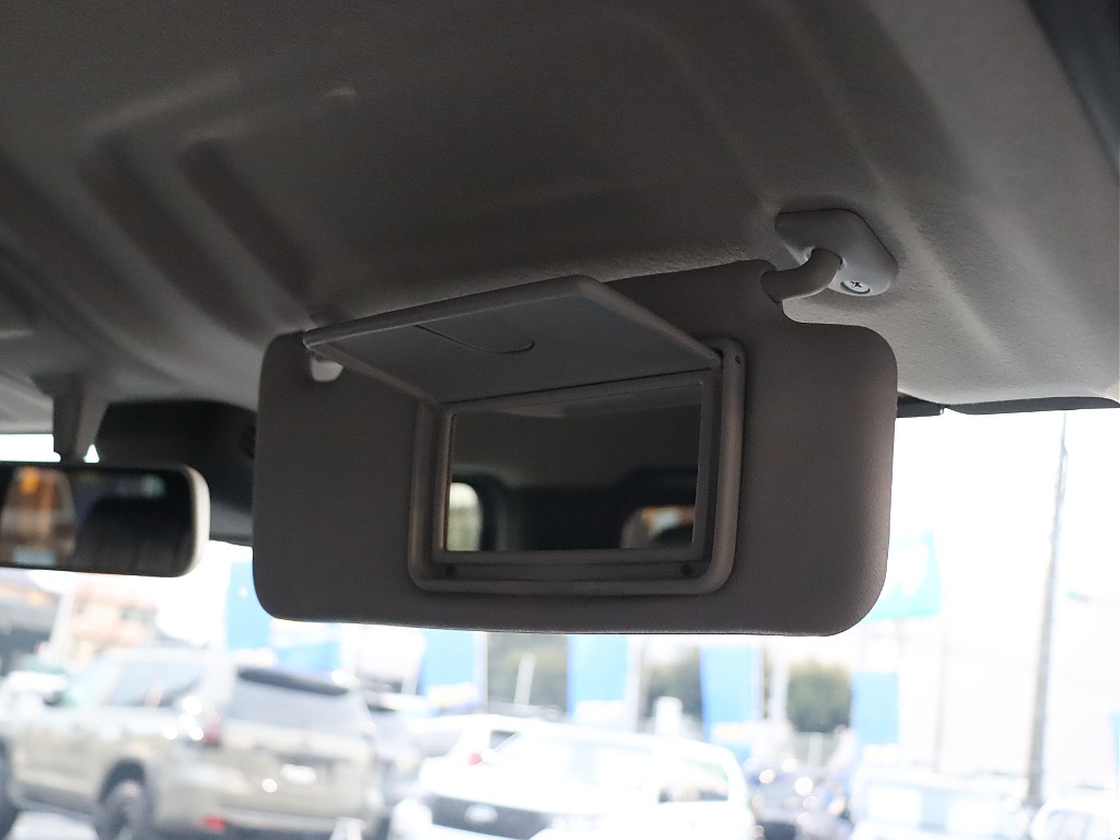 ミラー付きサンバイザー！