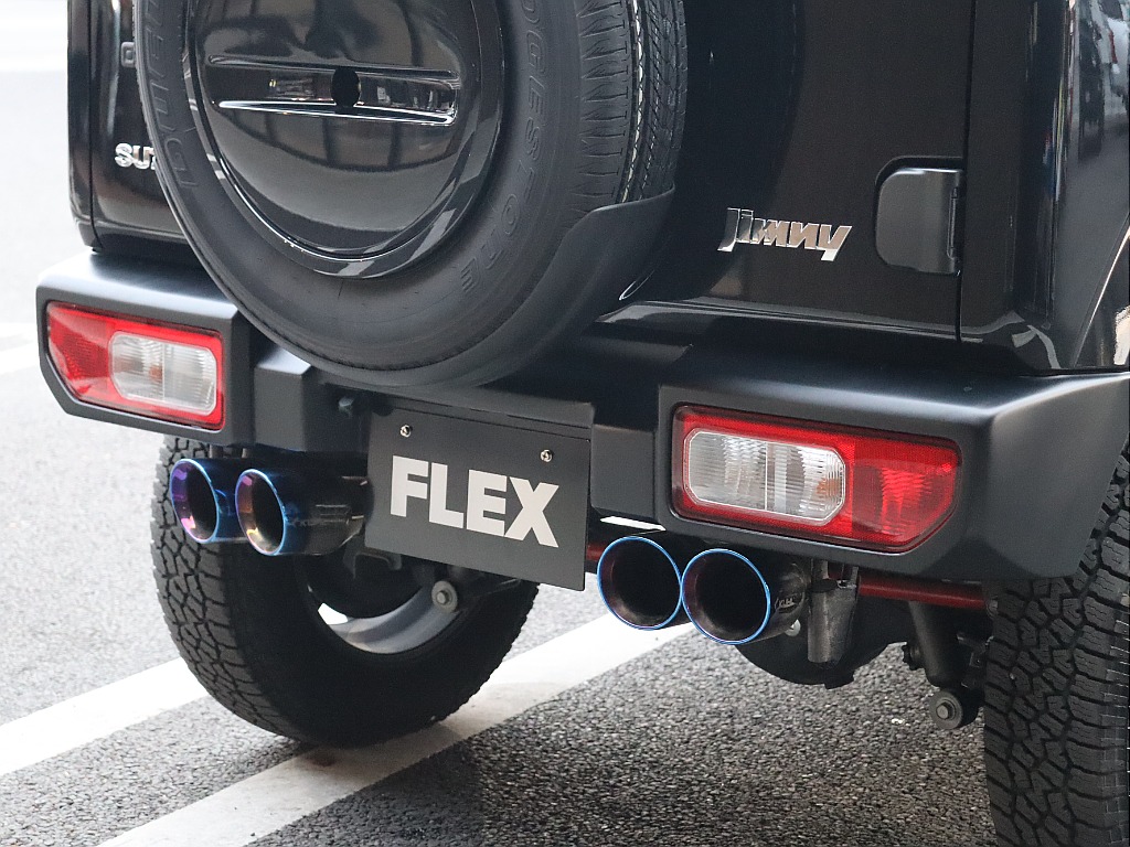 KUHL RACINGリアバンパーに4本出しマフラー！