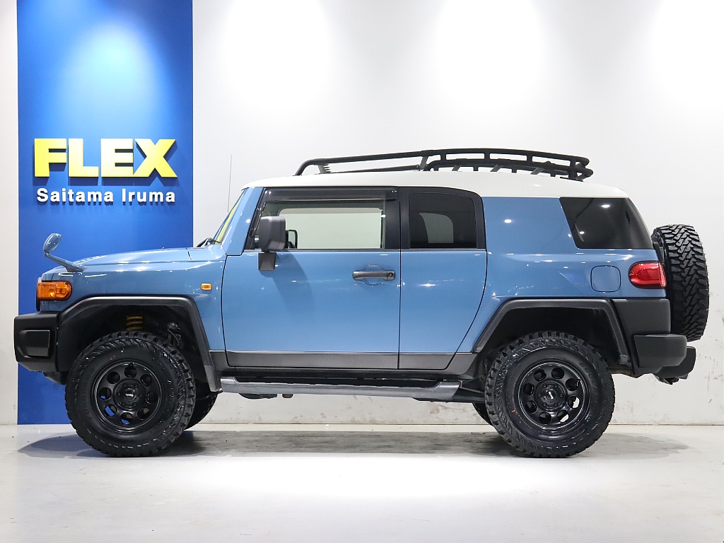 サイドステップ付きで乗り降り楽チン♪