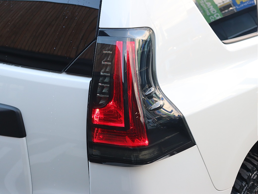 新品オリジナルアルティメットテールランプ装着！