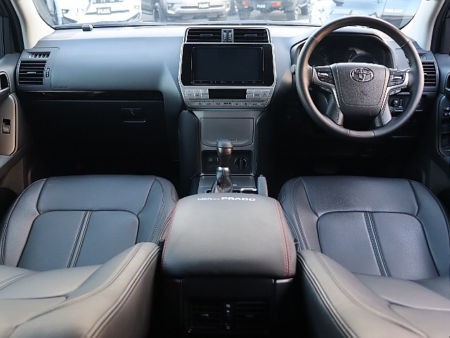 ブラックを基調とした落ち着いたインテリア☆