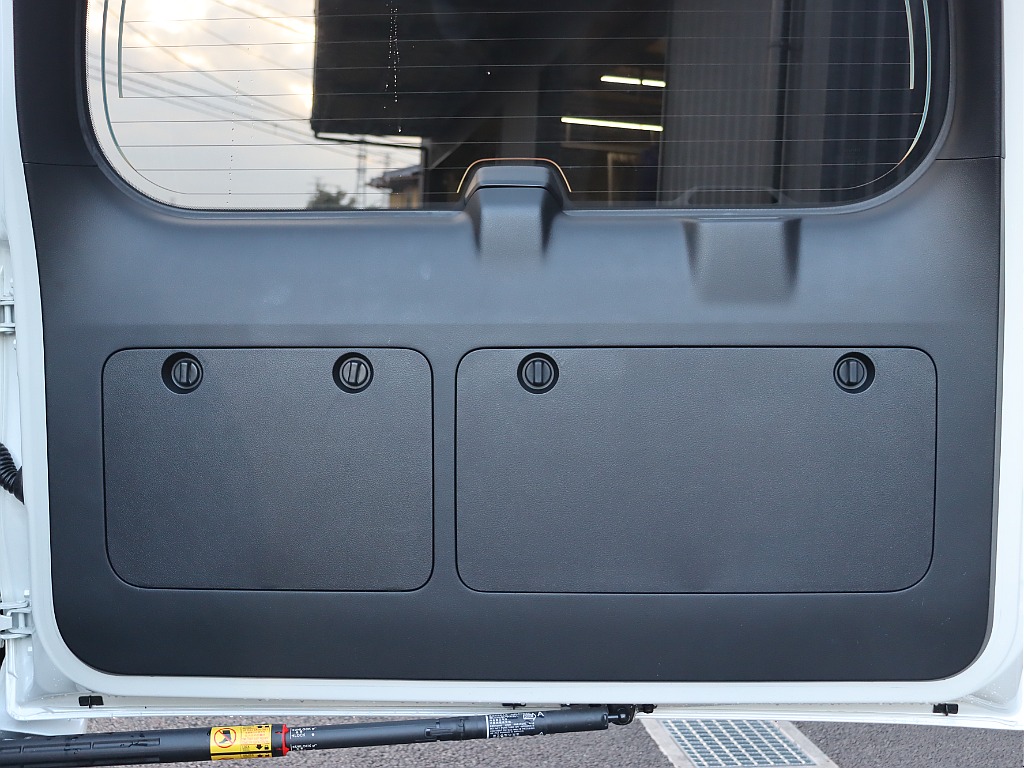 リアゲート内張り！