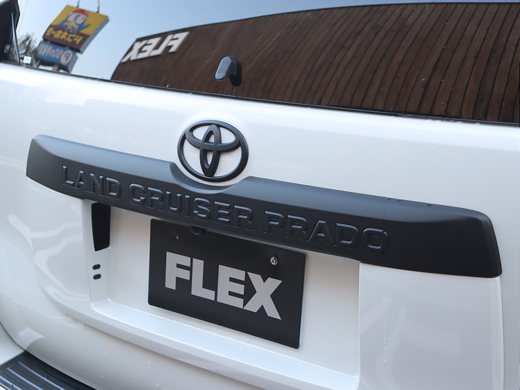 リアガーニッシュもマッドブラックです！