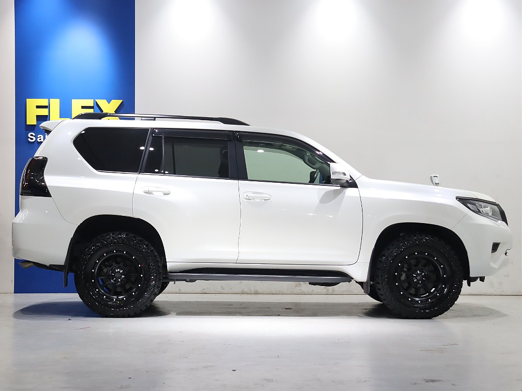 サイドステップ付きで乗り降り楽チン♪