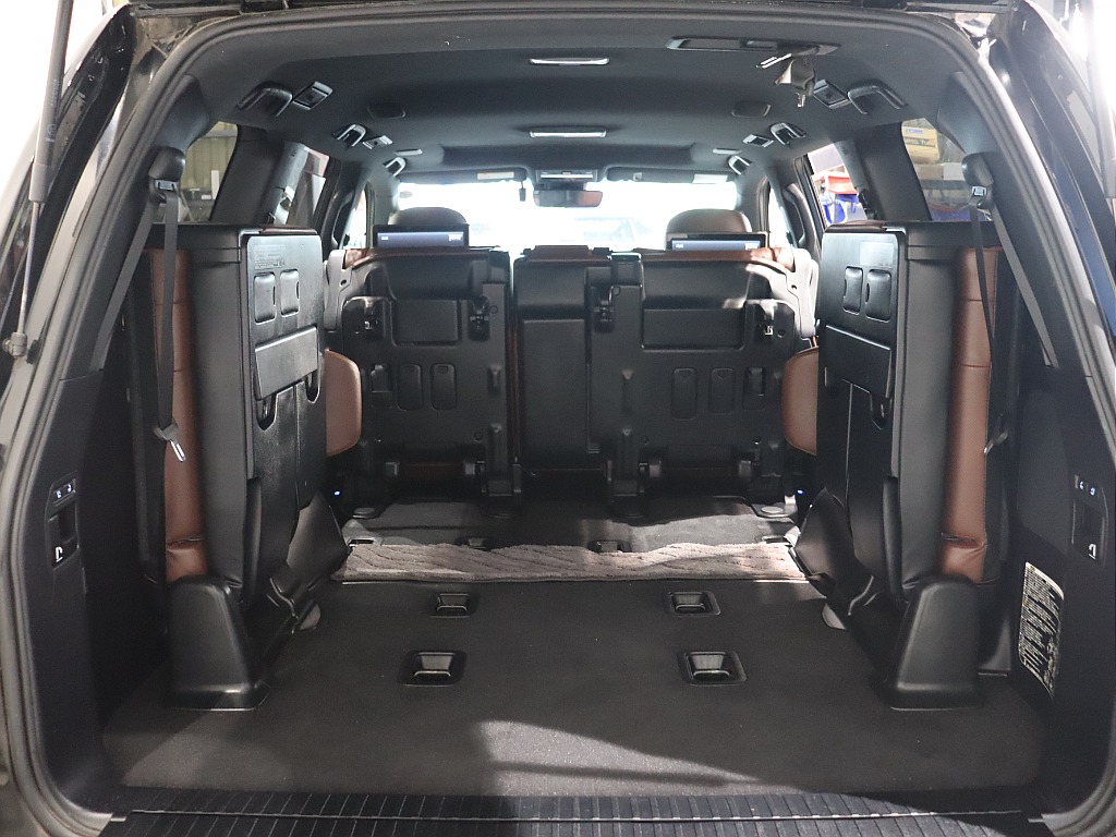 広々とした荷室をご利用いただけます！