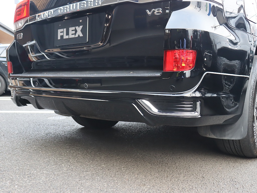 モデリスタリアスカート！リアスポイラーと併せてリア部分の立体感を演出しております！