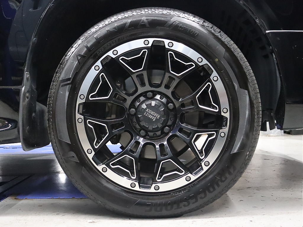 バークレイハードロック20インチアルミホイール装備！黒のボディとの相性抜群です！