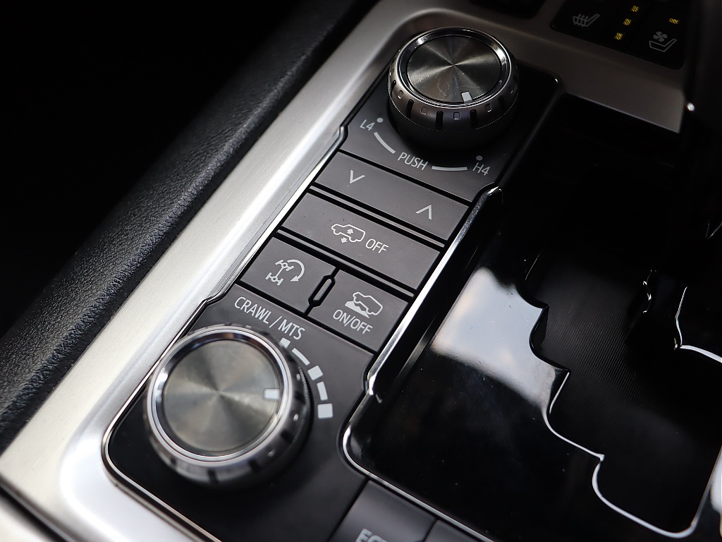 各種スイッチ類！フルタイム４WD！