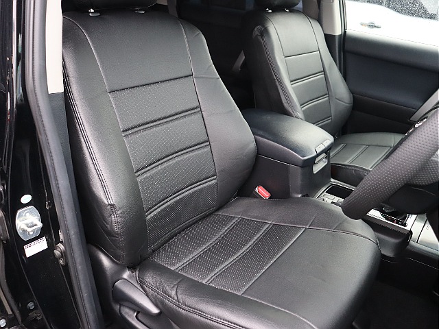 新品ブラックレザー調シートカバー装着！