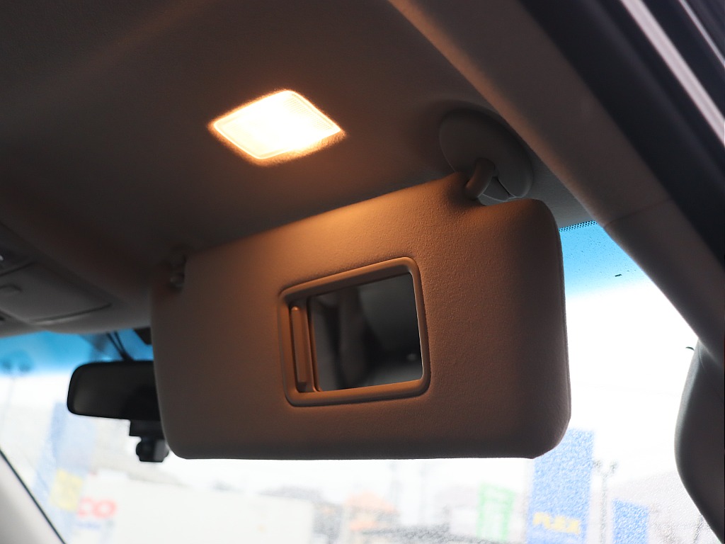 バニティランプ付サンバイザー！