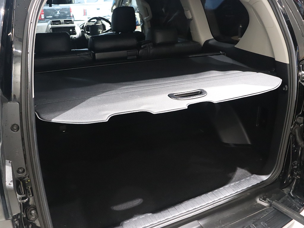 5人乗りはラゲッジトノカバー付き！プライバシーも保護できます！