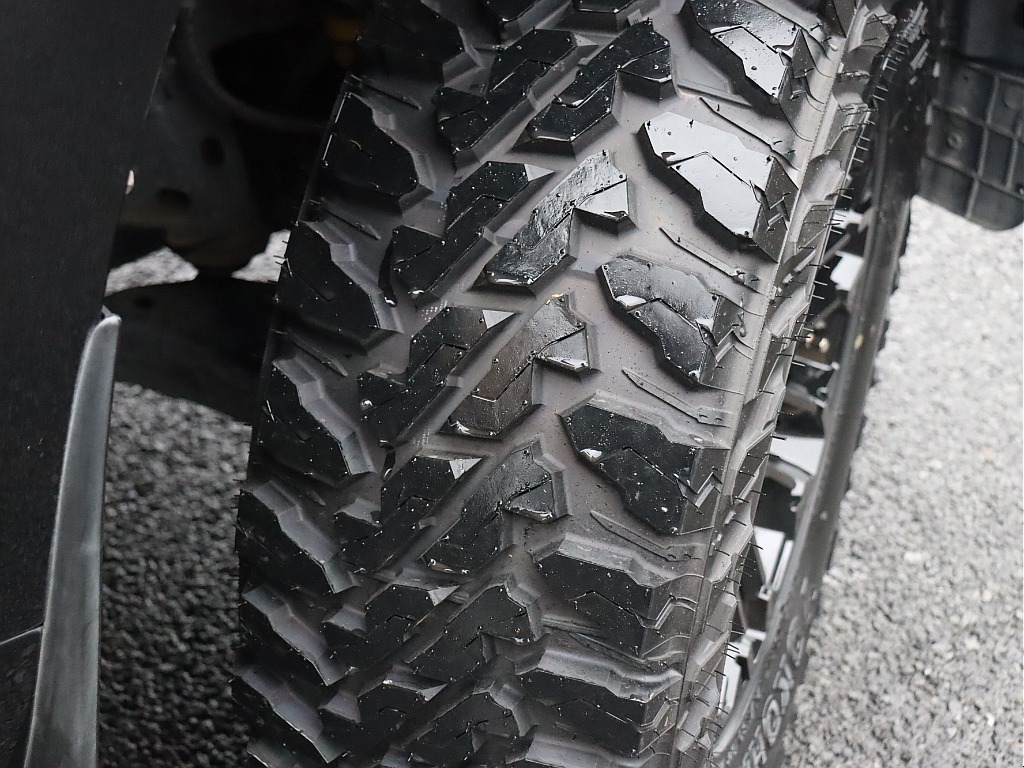 新品なのでタイヤ溝もバッチリ！