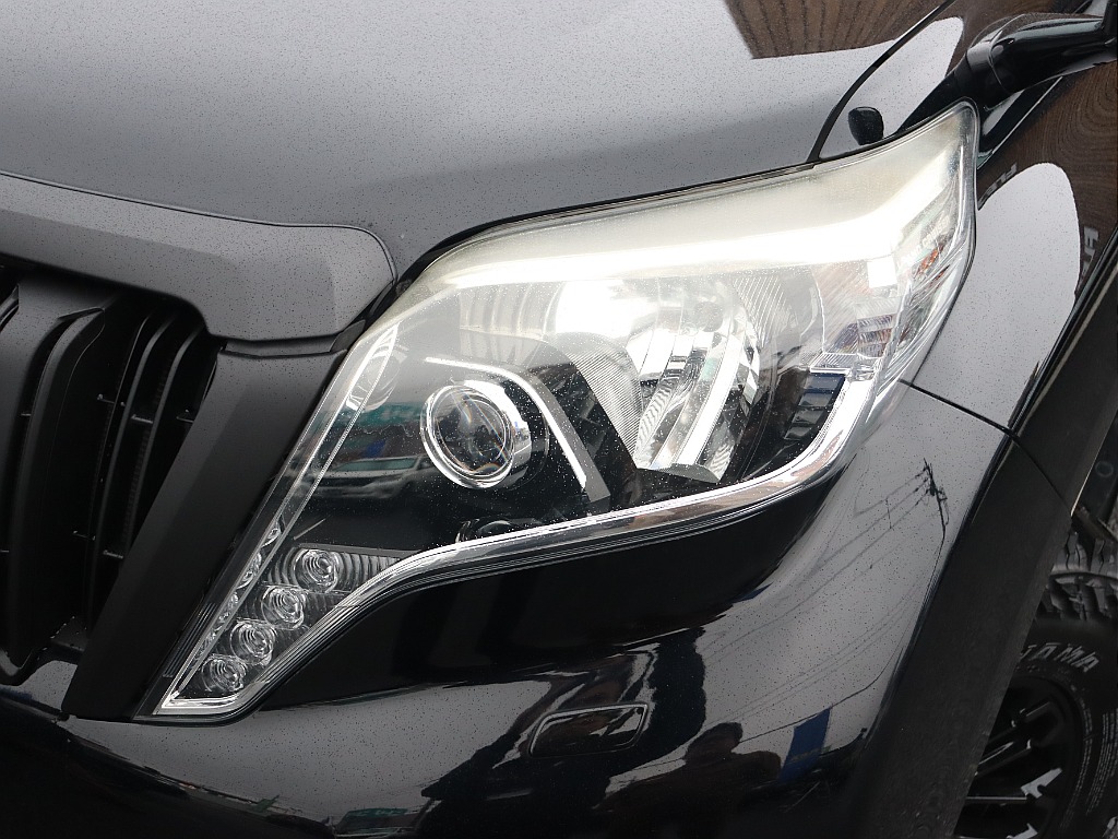 オプションのLEDヘッドランプ！デイライトが特徴的です！