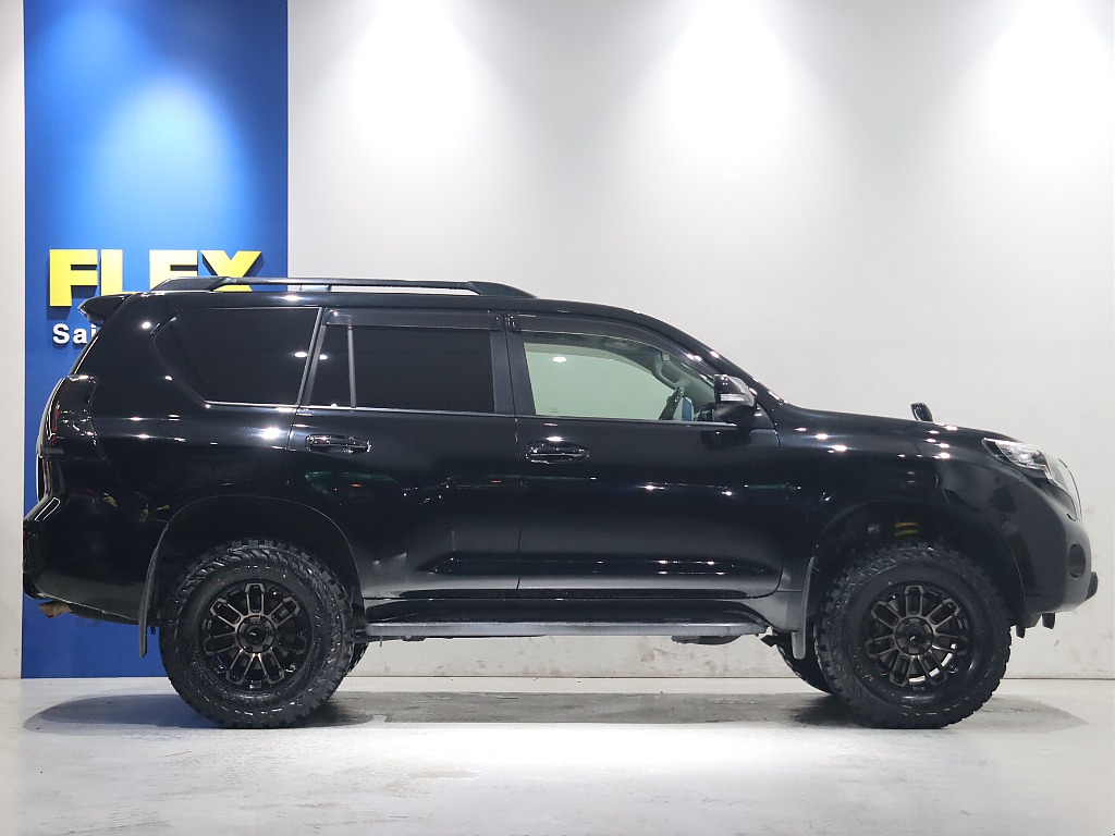 サイドステップ付きで乗り降り楽チン♪