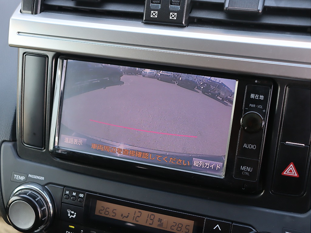 もちろんバックカメラは装備していますのでご安心下さい♪