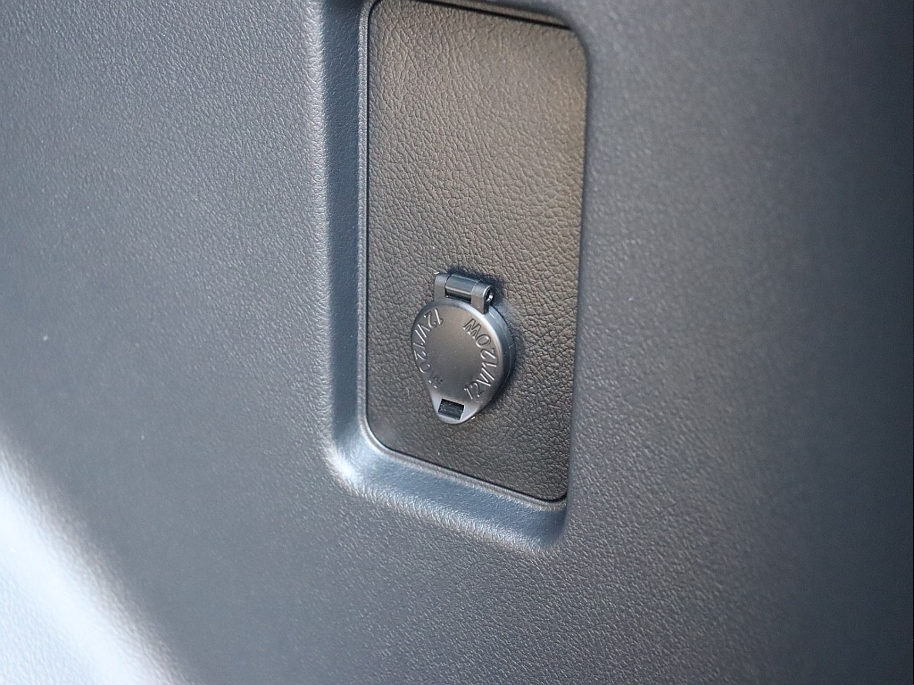 ラゲッジスペースにもシガーソケット電源付いてます！