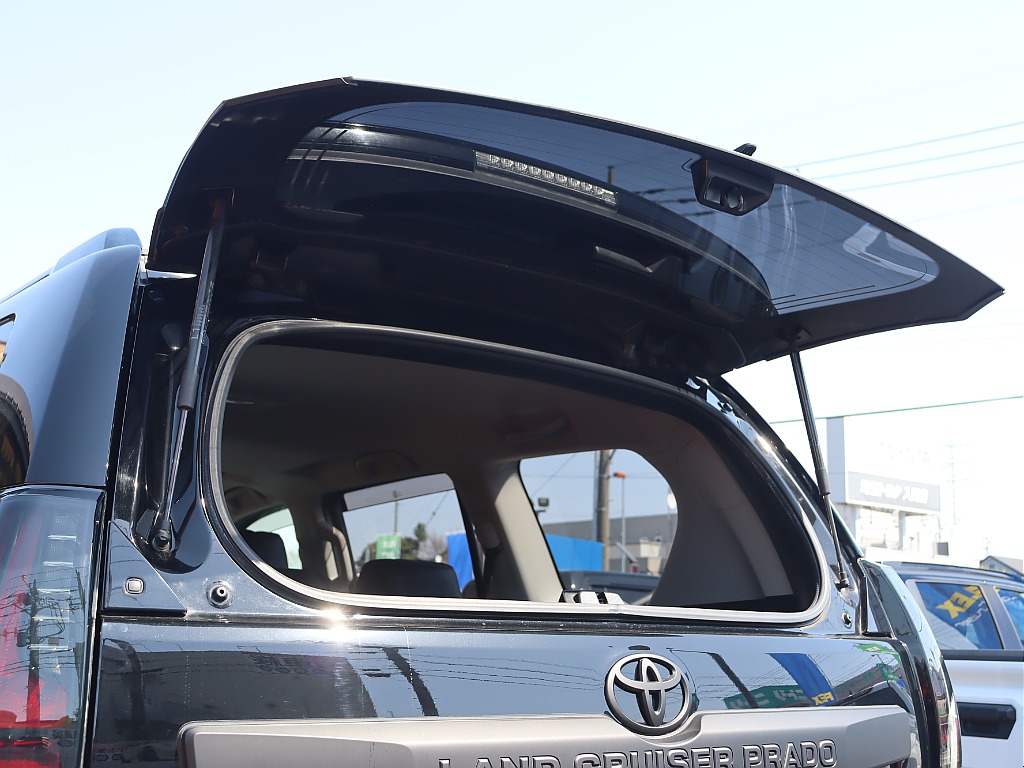 リアハッチガラス開閉可能ですよ！