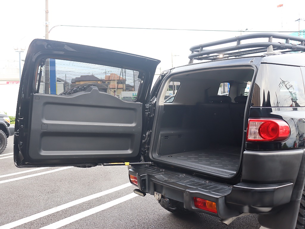 リアゲートは横開きです！