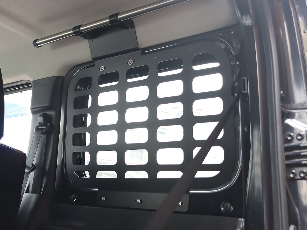 リヤガラスサイドラック装備！