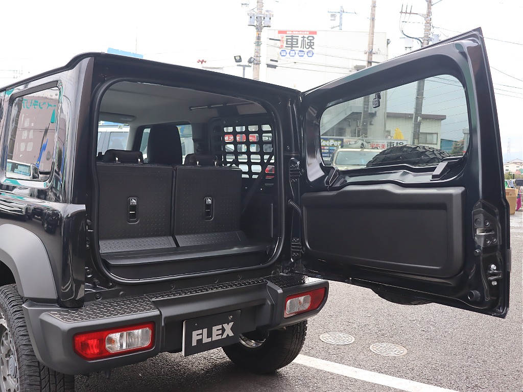 ラゲッジは横開き仕様！