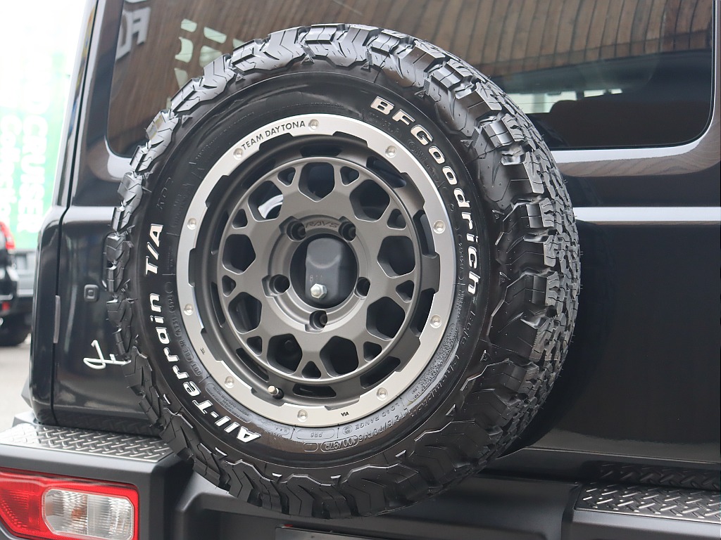 スペアタイヤも同一仕様！