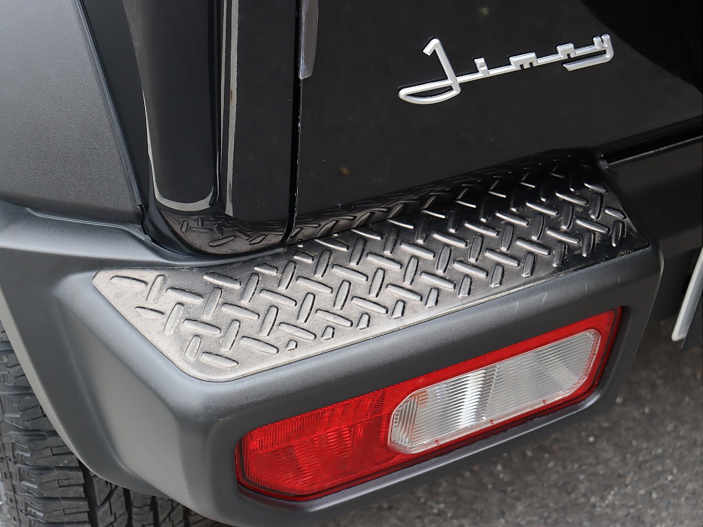 アルミ縞板パネルもこっそり装備されており、オフロード感が増してます！