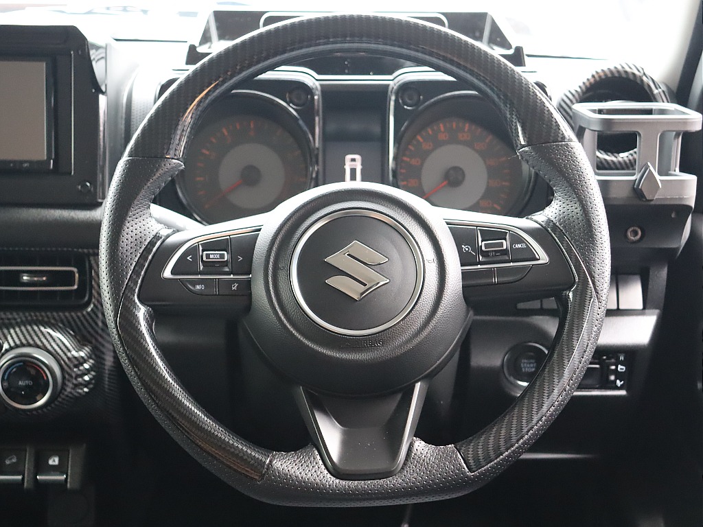 社外カーボン調ステアリング装備！