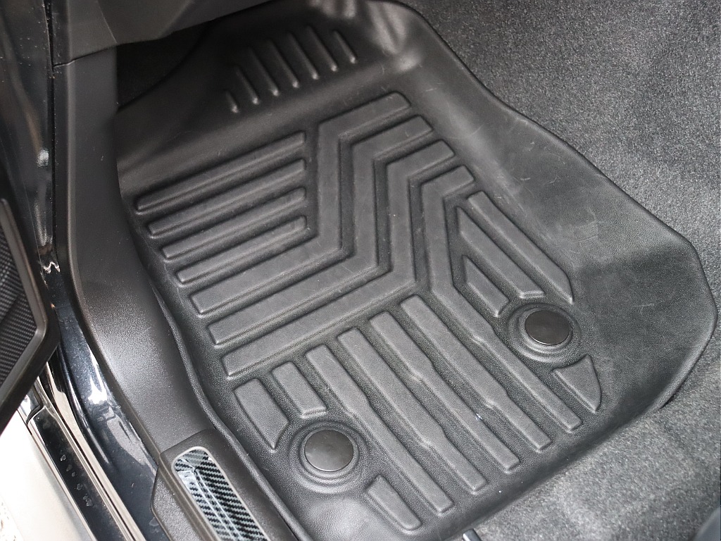 フロアマット装備！