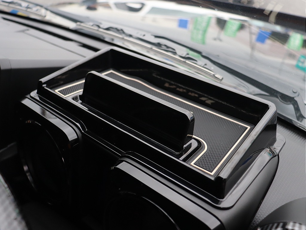 ダッシュボードトレイ装備！