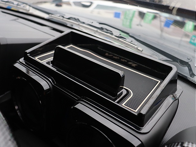 ダッシュボードトレイ装備！