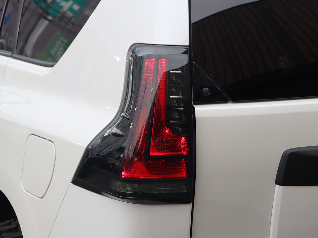 新品アルティメットテールランプ装着！