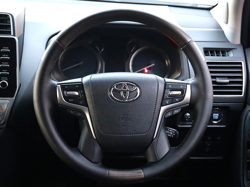 ステアリングは新品ウッドコンビステアリングに変わっています☆