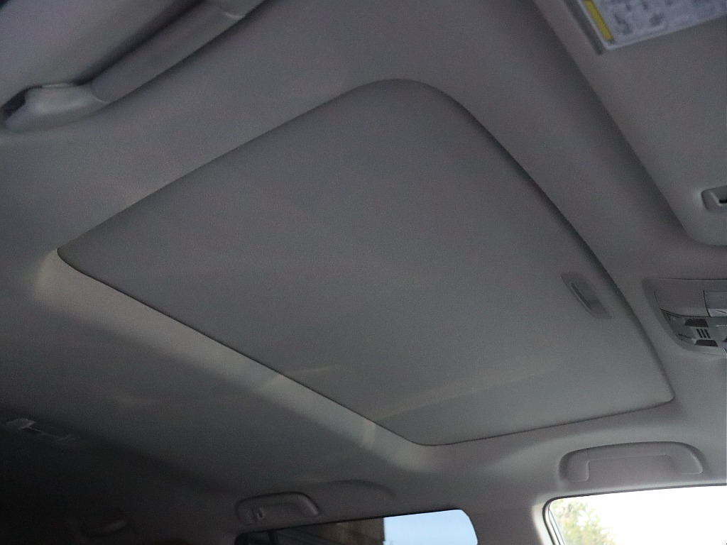 あると嬉しいサンルーフ装備！